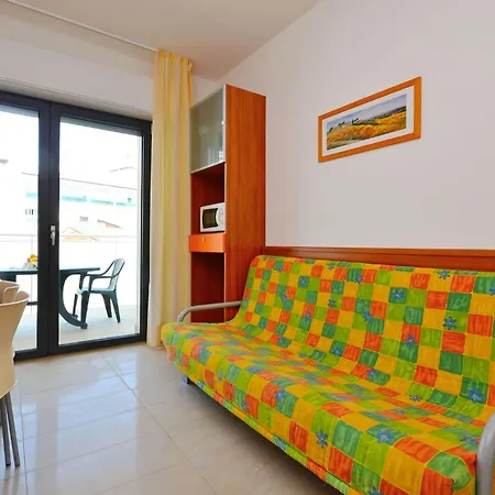 Quiet Flat With Balcony דירה